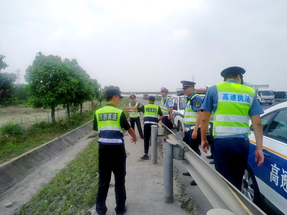 20200901成都绕城高速联合高交、执法开展道路安全隐患排查 (2)_副本.png