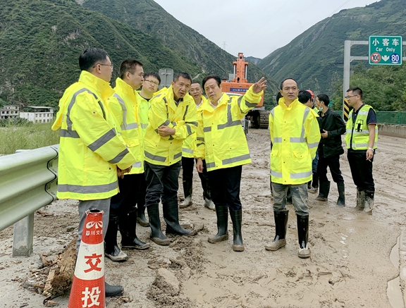 20200818省国资委二级巡视员韩宝顺调研都汶高速应急抢险工作 (1)_副本.jpg
