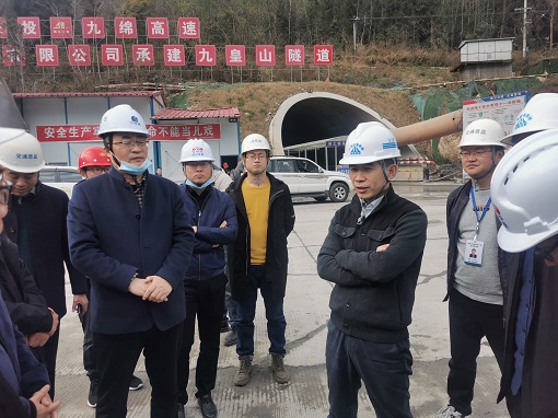 四川省交通运输厅工程质量监督局副局长高艳龙视察九绵高速公路复工复产工作-1.jpg