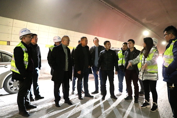20200108省交投集团开元棋牌管理部到都汶高速调研督导隧道底鼓处治施工工作 (1)_副本.jpg