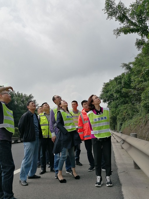 5.21南方公司副总经理何琛带队督查汛期安全工作.jpg 5.21南方公司副总经理何琛带队督查汛期安全工作.jpg
