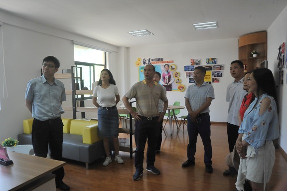 川高公司监事会主席冯兵一行到南方公司进行指导调研 (3).JPG 川高公司监事会主席冯兵一行到南方公司进行指导调研 (3).JPG