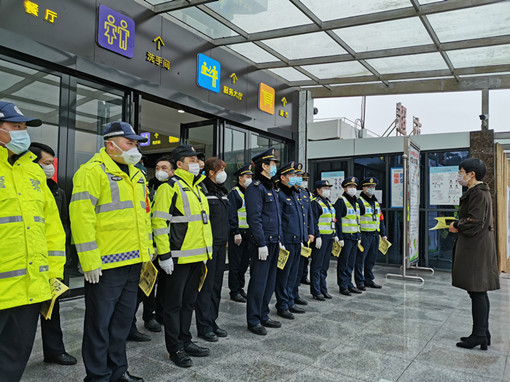 四川省交通运输厅高速公路管理局(执法总队)局长刘洁梅莅临大竹服务区检查指导疫情防控工作3_副本.jpg 四川省交通运输厅高速公路管理局(执法总队)局长刘洁梅莅临大竹服务区检查指导疫情防控工作3_副本.jpg