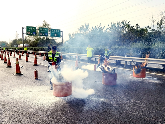 20201120川西公司组织开展2020年路产管护技能比武竞赛 (3)_副本.jpg