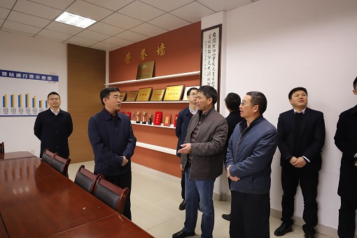 1553762668924529.jpg 3.27交投集团党委副书记邹蔚一行调研巴南公司 2.JPG