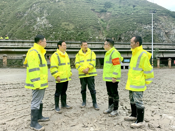 20200818省国资委二级巡视员韩宝顺调研都汶高速应急抢险工作.jpg
