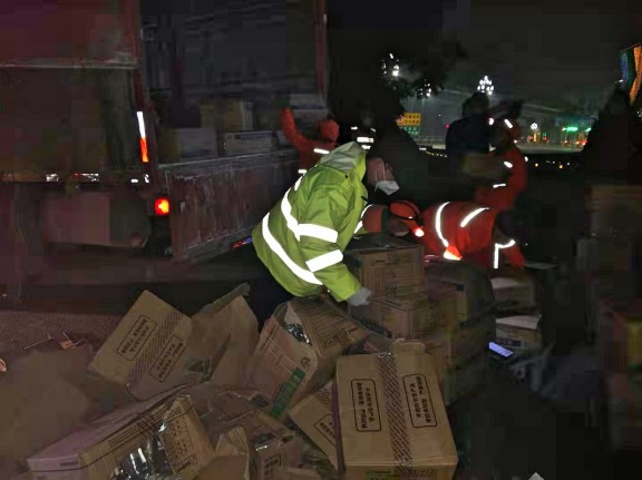 20200211川西公司及时处置车辆事故保障防疫医药物资快速通行1.jpg 20200211川西公司及时处置车辆事故保障防疫医药物资快速通行1.jpg