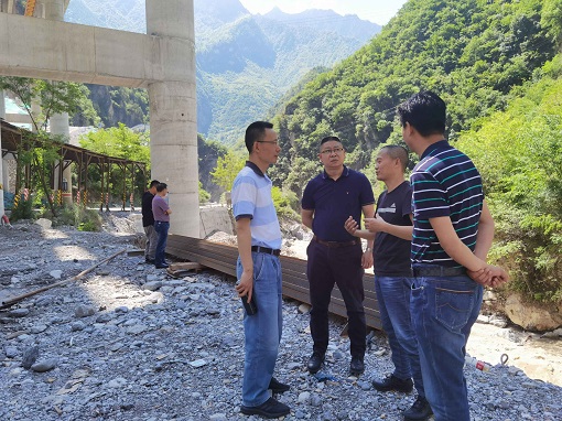 绵九公司党委书记、董事长曾杰赴九绵高速沿线检查工作-2.jpg 绵九公司党委书记、董事长曾杰赴九绵高速沿线检查工作-2.jpg