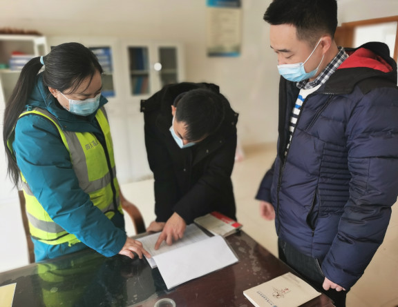 no34-成南公司组织开展防疫物资使用情况检查(罗理军).jpg no34-成南公司组织开展防疫物资使用情况检查(罗理军).jpg