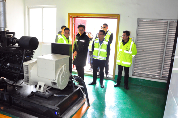 广南公司副总经理王世东检查指导路段节前安全工作暨新春慰问1.JPG 广南公司副总经理王世东检查指导路段节前安全工作暨新春慰问1.JPG