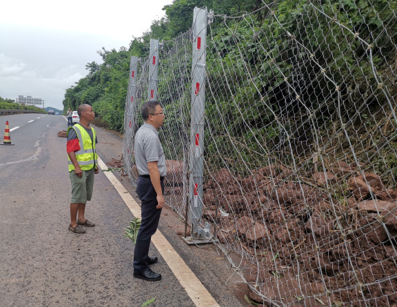 no249-成南公司遂宁管理处积极开展强降雨期间辖区防灾减灾工作.jpg no249-成南公司遂宁管理处积极开展强降雨期间辖区防灾减灾工作.jpg