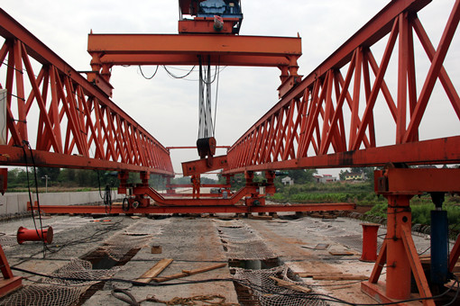 架梁作业全部完成_副本.jpg 架梁作业全部完成_副本.jpg