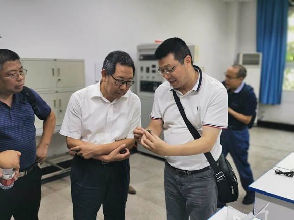 川高简讯20200910—王孝国总经理带队到电子科技大学光电技术工程中心参观交流.jpg 川高简讯20200910—王孝国总经理带队到电子科技大学光电技术工程中心参观交流.jpg