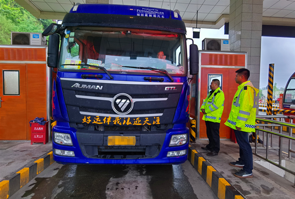 广南高速成功查获一辆持无效入口CPC卡跨省逃费车辆1.jpg 广南高速成功查获一辆持无效入口CPC卡跨省逃费车辆1.jpg