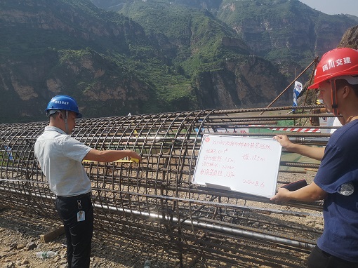 钢筋笼验收 - 副本.jpg 钢筋笼验收 - 副本.jpg