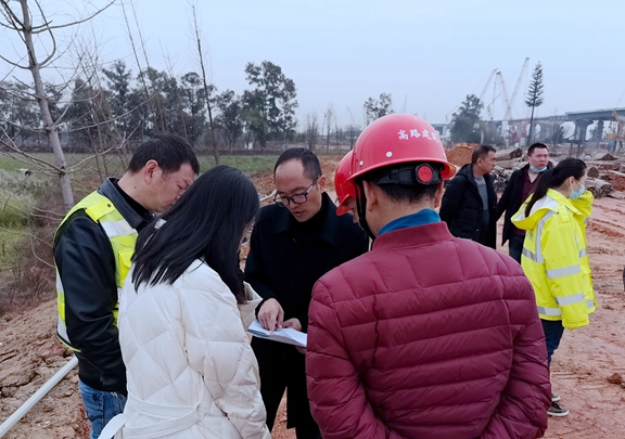 20210302川西公司党委委员、副总经理何雁检查成都绕城高速重点工程项目进展_副本.jpg 20210302川西公司党委委员、副总经理何雁检查成都绕城高速重点工程项目进展_副本.jpg