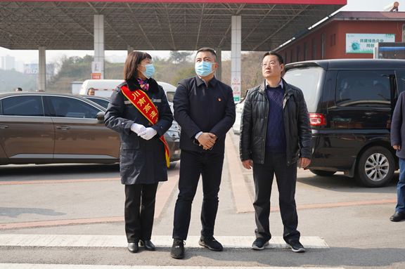 李董一行慰问调研6_副本.jpg 李董一行慰问调研6_副本.jpg