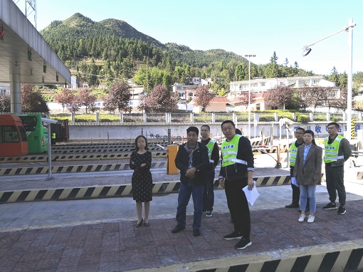 南方公司党委书记、董事长、总经理兰波调研取消省界收费站.jpg 南方公司党委书记、董事长、总经理兰波调研取消省界收费站.jpg