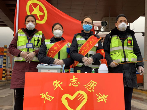 党员主动在一线亮身份、做表率2_副本.jpg 党员主动在一线亮身份、做表率2_副本.jpg