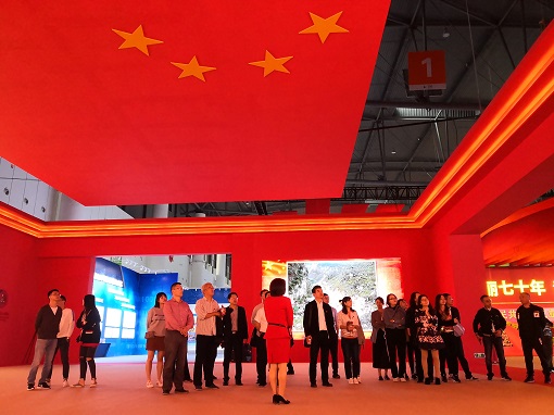 10.10 川高公司党委组织观看四川省庆祝新中国成立70周年成就展.jpg