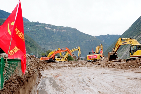 20200820都汶高速快速抢通 将于8月20日9时全线恢复管制双向通行 (1)_副本.jpg