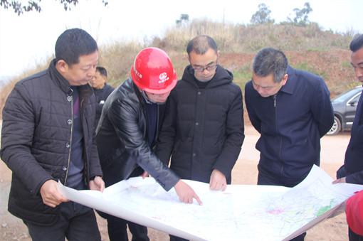 项目领导介绍项目情况2.jpg 项目领导介绍项目情况2.jpg