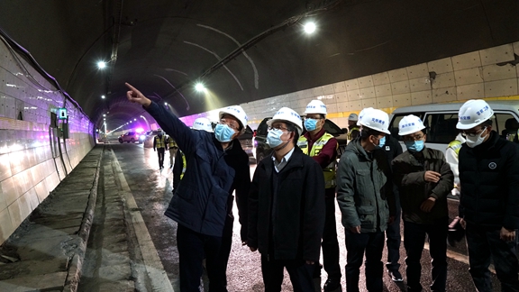 20200319川高公司党委副书记、总经理王孝国一行检查督导都汶高速隧道整治工作 (3)_副本.jpg