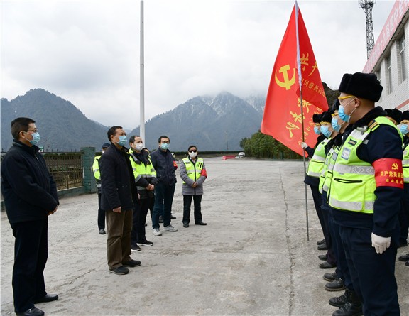2.18+川高公司党委书记、董事长何刚调研雅西公司疫情防控及保通保畅工作 2(报川高).jpg