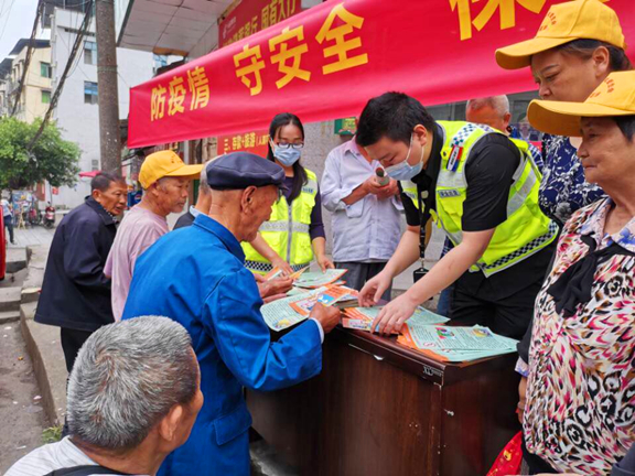 广南高速联合辖区高速公安、高速交通执法开展“防疫情 守安全 保畅通 优服务”主题宣传活动3.jpg 广南高速联合辖区高速公安、高速交通执法开展“防疫情 守安全 保畅通 优服务”主题宣传活动3.jpg