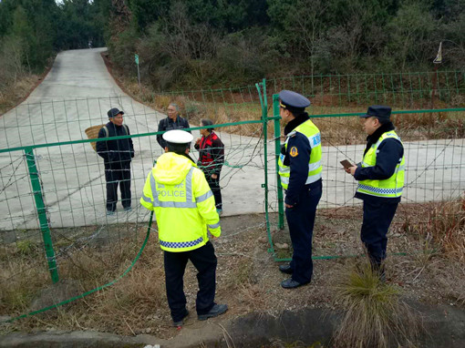 广南高速积极组织开展行人上高速专项整治活动1.JPG 广南高速积极组织开展行人上高速专项整治活动1.JPG