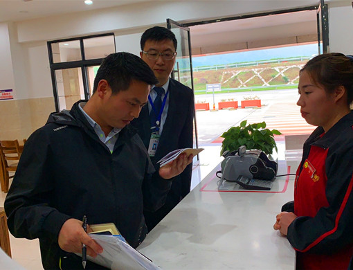 广南公司南部服务区、苍溪服务区顺利通过星级服务区复审2.jpg 广南公司南部服务区、苍溪服务区顺利通过星级服务区复审2.jpg