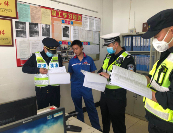 no113-成南公司联合高交执法部门开展五一节前及汛期安全隐患大排查(杨帆).jpg no113-成南公司联合高交执法部门开展五一节前及汛期安全隐患大排查(杨帆).jpg