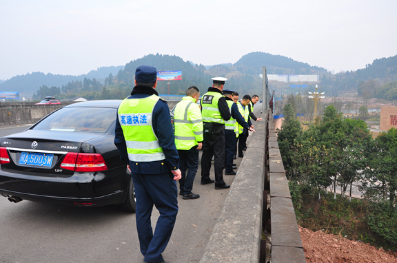 广南公司副总经理王世东检查指导路段节前安全工作暨新春慰问2.JPG 广南公司副总经理王世东检查指导路段节前安全工作暨新春慰问2.JPG