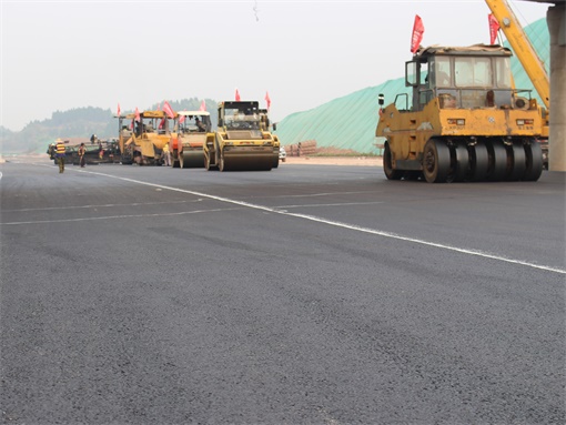 1】路面施工现场 - 副本.JPG 1】路面施工现场 - 副本.JPG