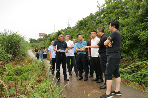 no140-川西投资公司总经理向忠一行到成南公司考察调研土地管理工作(郑华).jpg no140-川西投资公司总经理向忠一行到成南公司考察调研土地管理工作(郑华).jpg