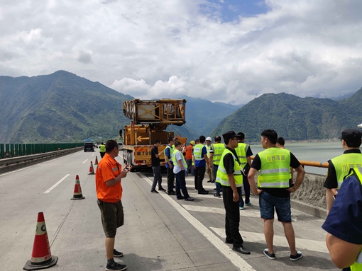 20190627都汶高速庙子坪大桥开展国家公路网重点桥隧监测工作_cg.jpg