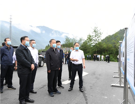 6.4+全国政协副主席、交通运输部党组书记杨传堂调研雅西高速 3(川高).jpg