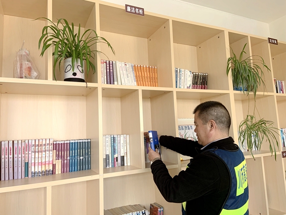 20201119川西公司设立“廉洁书柜” 拓宽廉洁教育阵地 (3)_副本.jpg 20201119川西公司设立“廉洁书柜” 拓宽廉洁教育阵地 (3)_副本.jpg