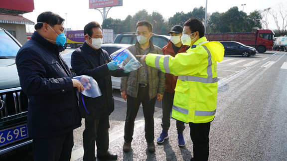 20200210川西公司党委书记、董事长刘宏检查指导公司新冠肺炎疫情防控工作 (4)_副本.jpg