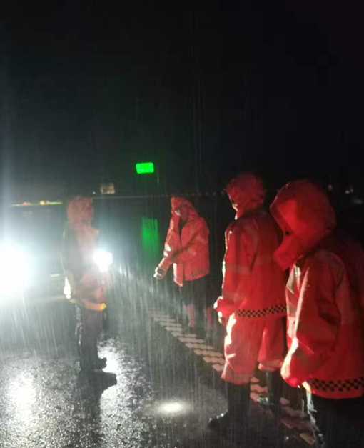 抢险救灾_副本.jpg 抢险救灾_副本.jpg