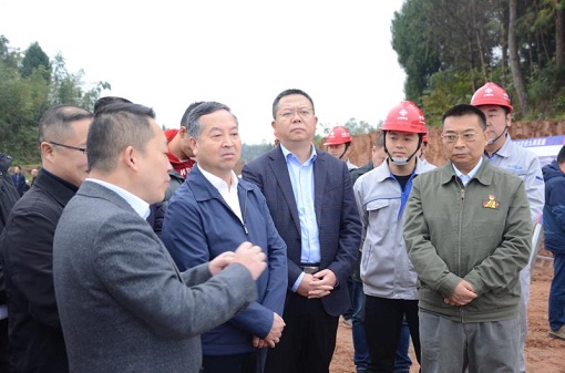 绵阳市副市长罗蒙赴九绵高速现场调研(1).jpg