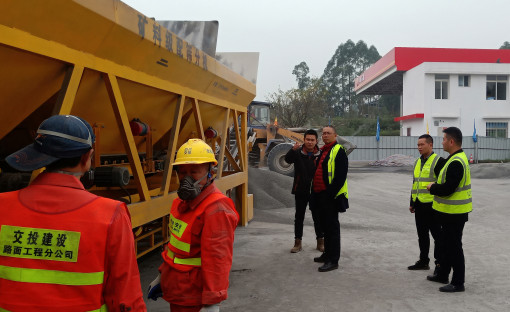 成南公司开展高坪收费站改造及南渝路微表处施工情况检查.jpg 成南公司开展高坪收费站改造及南渝路微表处施工情况检查.jpg