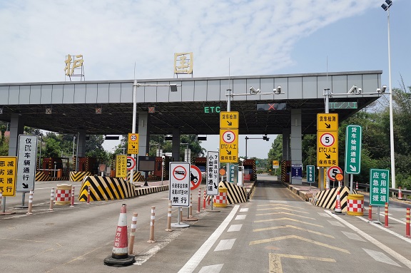 10.9南方公司全力做好中秋国庆节假期保通保畅工作.jpg 10.9南方公司全力做好中秋国庆节假期保通保畅工作.jpg