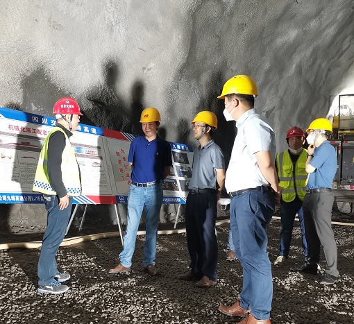 川高公司副总经理刘勇赴九绵高速调研-2.jpg