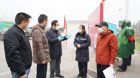 20200217川西公司党委书记、董事长刘宏检查指导公司防疫和复工复产工作_副本.jpg