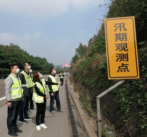 4.24南方公司开展五一节前和汛前消防、安全和环保大检查.jpg 4.24南方公司开展五一节前和汛前消防、安全和环保大检查.jpg