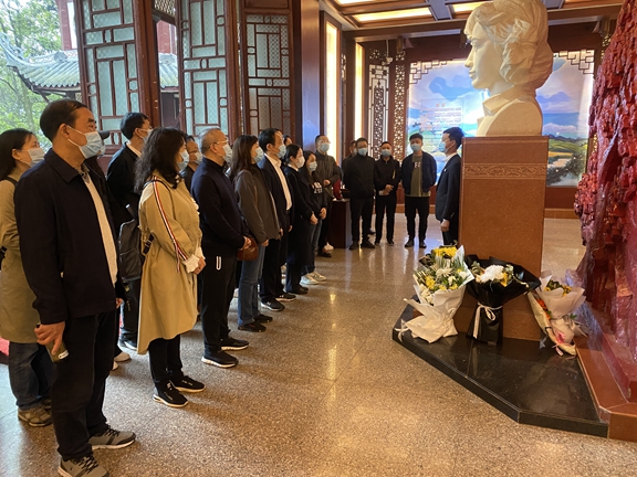 20210429川西公司赴赵一曼纪念馆开展“丰碑下学党史”主题党日活动 (1)_副本.jpg