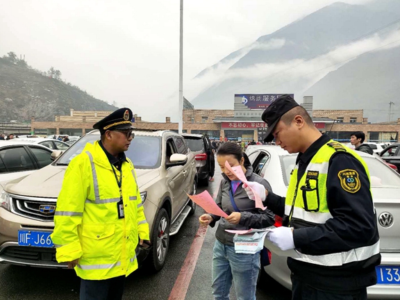 20201026都汶高速联合交通执法开展信用交通宣传月活动_副本.jpg 20201026都汶高速联合交通执法开展信用交通宣传月活动_副本.jpg