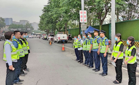 20200612川西公司组织开展打击偷逃通行费专项整治行动1_576.jpg