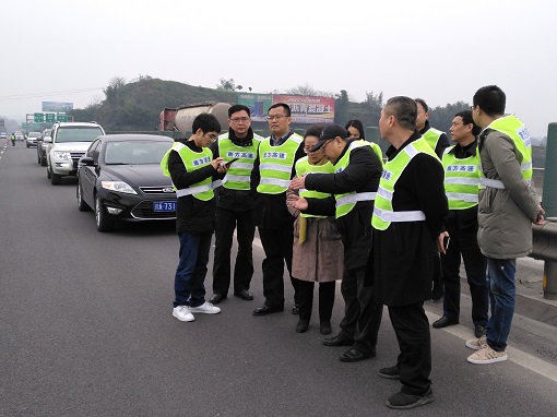 1.15公司召邀请专家分析泸州长江二桥病害确保道路安全.jpg 1.15公司召邀请专家分析泸州长江二桥病害确保道路安全.jpg